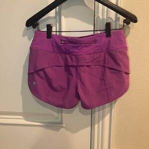 Lululemon 2.5” speed up shorts in vivid plum size 4
